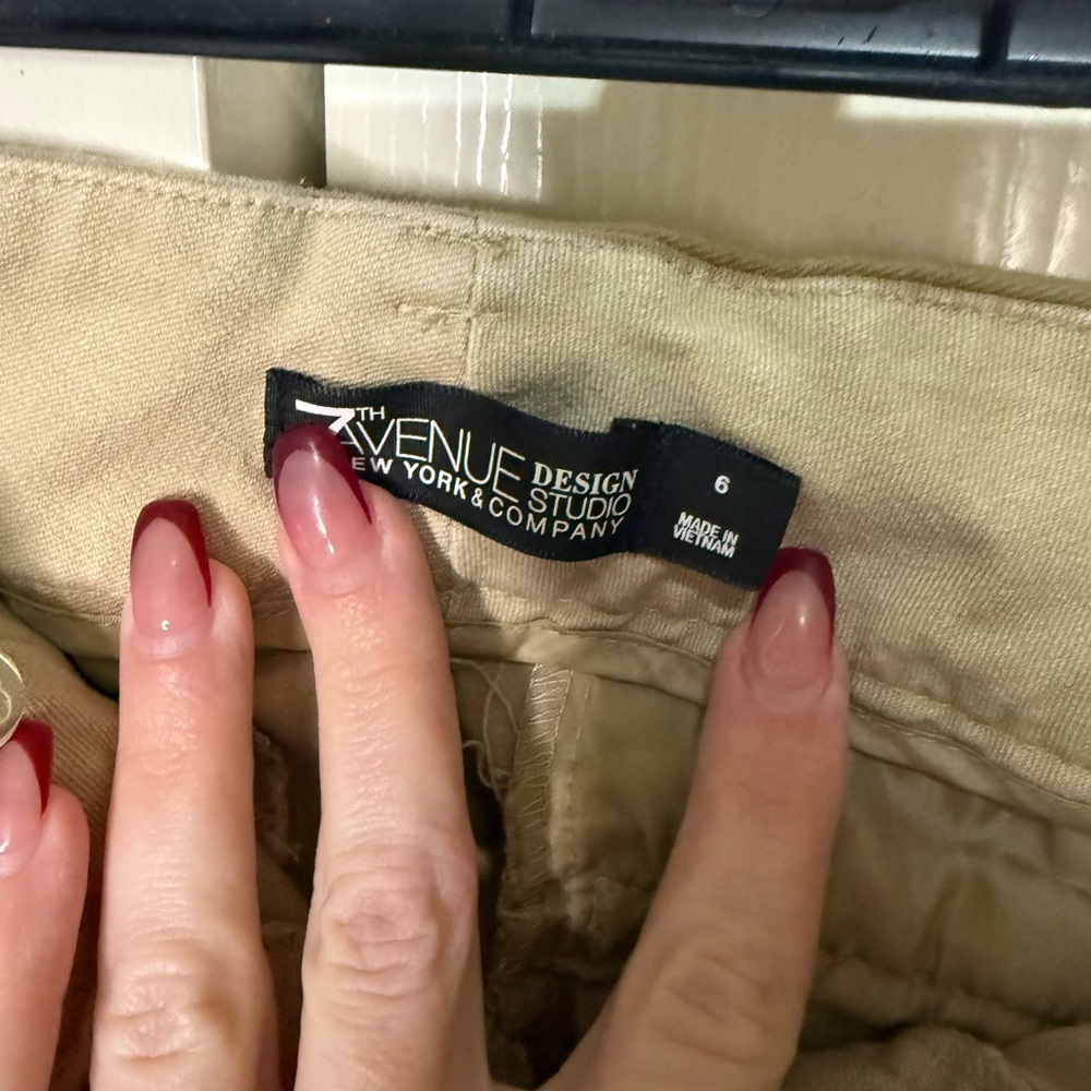 New York‎ & Company Tan Cropped Pants Size 6 - Picture 2 of 3